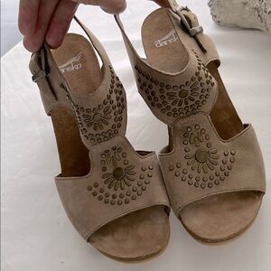 Dansko Deandra Taupe/Tan Sandals with Chunky 3.5” Heel | 9.5